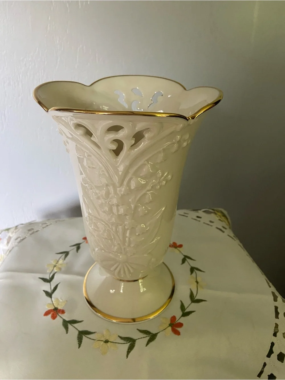 Lenox 8” limited edition 24K gold accent sweet lily of the valley 2004